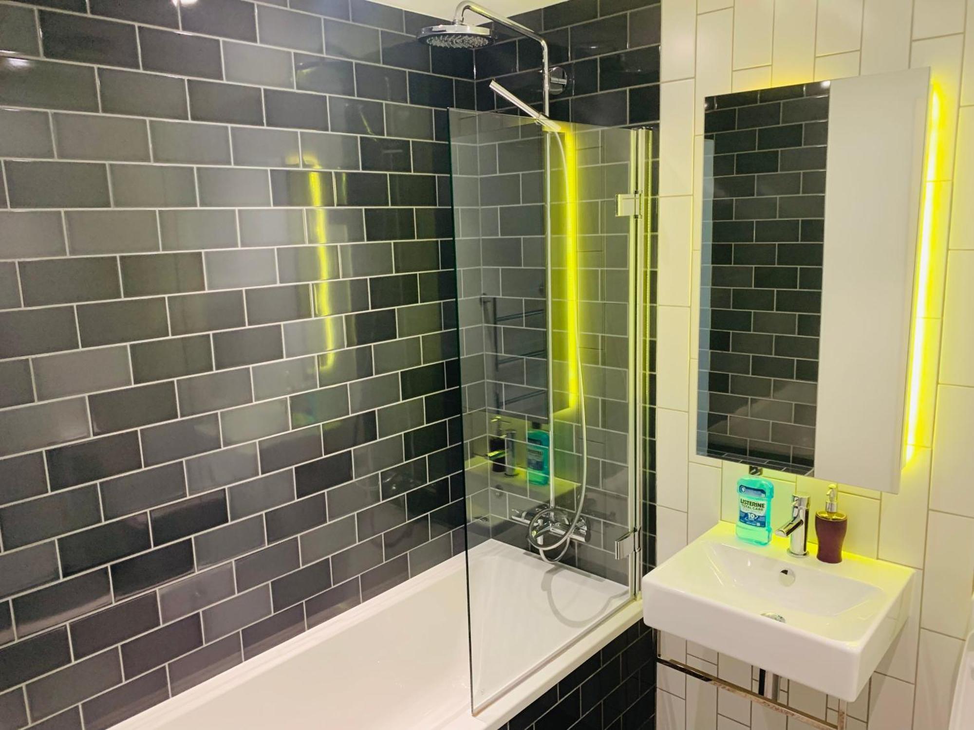 Lush Living - Double Room With Private Bathroom London Exterior photo